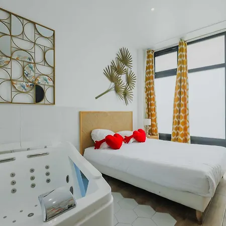 Exceptional Studio- 2p- Moulin Rouge