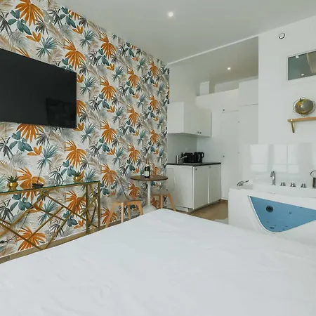 Exceptional Studio- 2p- Moulin Rouge